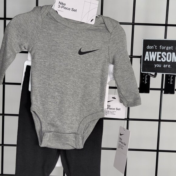 Nike 3-Piece Set for Newborns - Gray Bodysuit & Pants with Black Logo - Picture 2 of 7